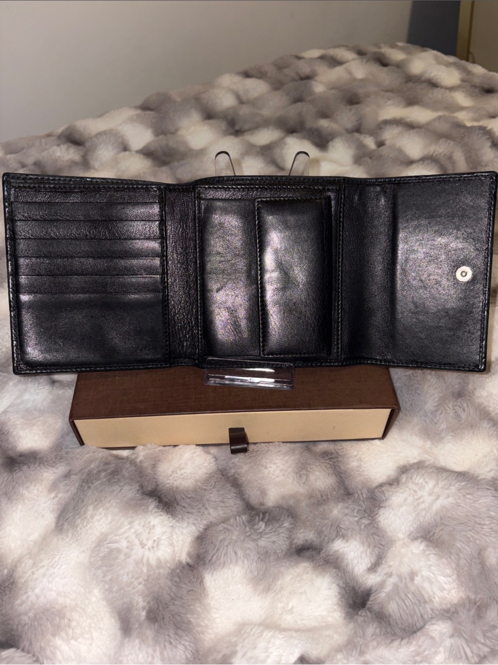 Gucci Black Embossed GG Leather Compact Wallet - Picture 2 of 4